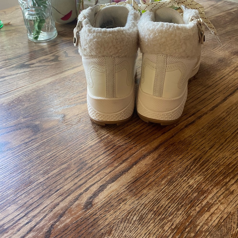 Skechers Cozy Camp Faux Fur Lined Boots Women’s Size 7.5 - Picture 3 of 9